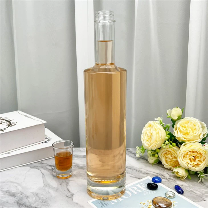 700 ml stikla vīna pudele ar vākiem